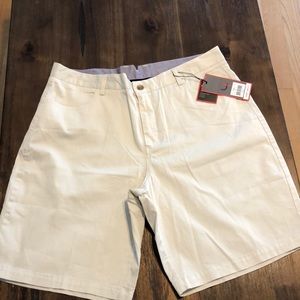 Short Par 4 flat front khaki shorts size 38 NWT